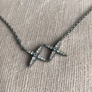 Elizabeth and James Vida XX necklace